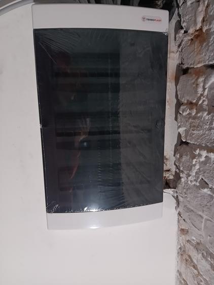 Uređena tabla zatvorena, vrata na mestu i folija još na maski
